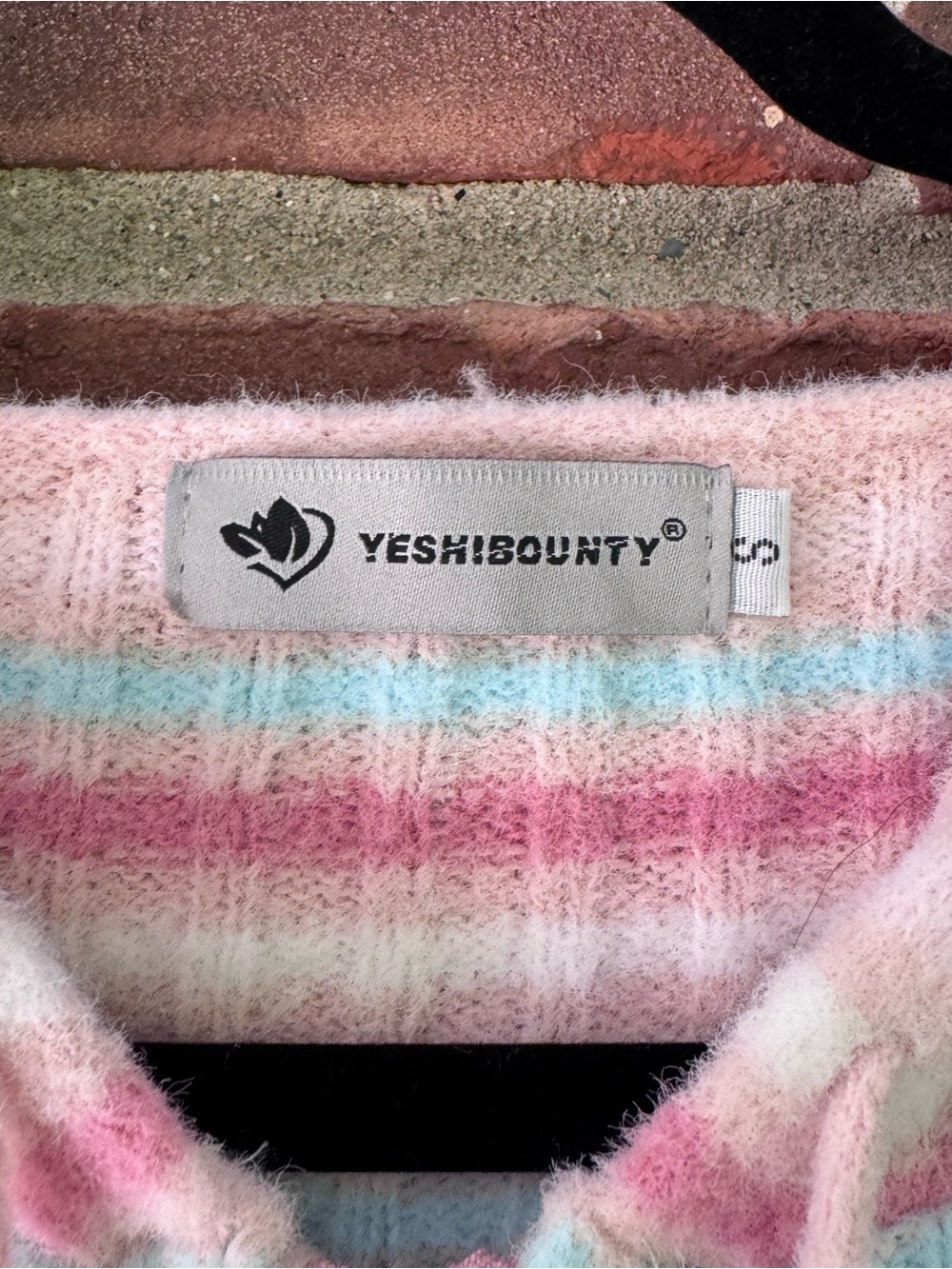 Yeshbounty Women’s Pink Striped Fuzzy Knit Zip Hoodie Sweater Cropped Size Small - Picture 4 of 7